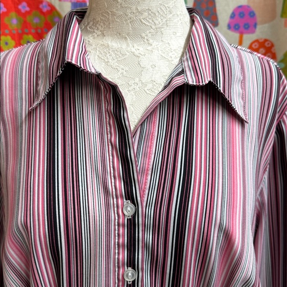 Blue Diamond Stretch 3/4 Sleeve Button Down Blouse. Large - Picture 2 of 12